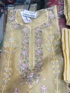 Elegant Pakistani Salwar Kameez Suit