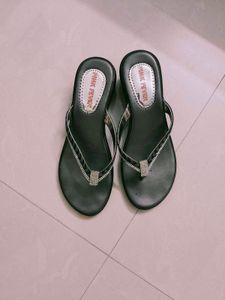 Black Sandle With Stone Work