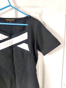 Black Clr Cotton Tshirt With Unique Neck Pattern