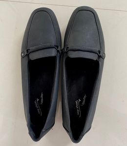 Black Pumps