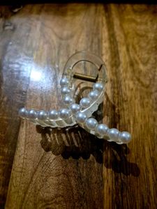 Pearl Hair Claw Clip