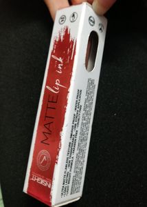 Insight Matte Lip Ink ( Shade- Boujee).