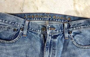 AMERICAN EAGLE LIGHT BLUE BOOTCUT JEANS 32