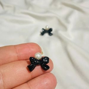 Bow Pearl Stud Earrings