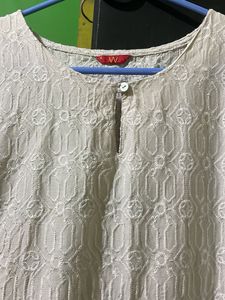 WWhite Embroidered Kurta Set Chikankari