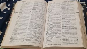 COMPACT OXFORD REFERENCE DICTIONARY.