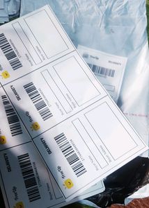 15 Courier Begs And  Labels