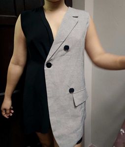 Sleeveless Two Tone Blazer