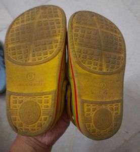 Boys Yellow Clogs Size 9