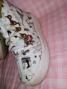 Women&#39;s White Shoes With Comfortable Wedges