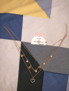 Multilayered Chain With Hair Clip Combo
