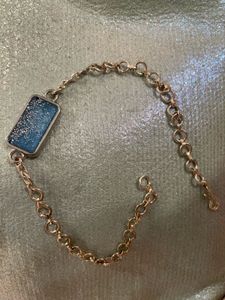 Unisex sparkly blue resin pendant chain