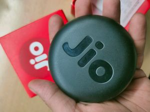 JioFi 6 JMR1040 Wireless WiFi Data Card - Jio