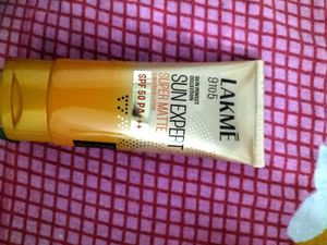 Lakme 9 to 5 Sun Expert