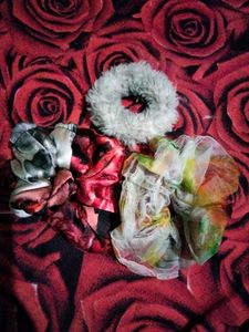 2 Scrunchies