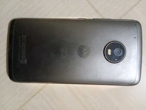 2 Mobiles Moto G5 Plus and E4 Play
