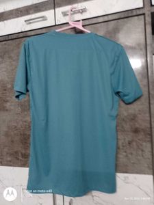 Nike T-Shirt Size-Medium