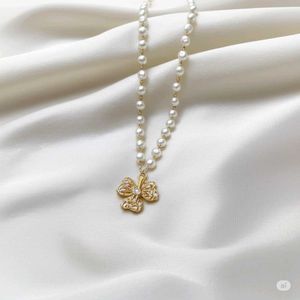 Pearl &amp; Fleur Necklace