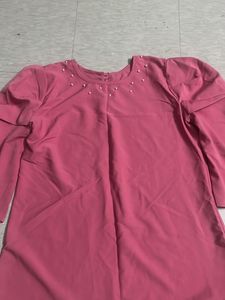 pink top