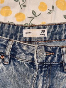 Light Wash High-Waisted Jeans