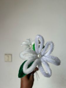 White daisy 🌸 Pipe cleaner flower