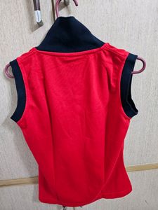 Red Collar T-shirt Without Sleeves