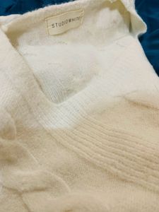 STUDIO WHITE Crop Sweater