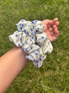 🪞🎀🌷🌸Pinterest Floral  Scrunchie 👙🎀