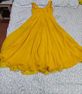 Sleeveless Yellow 💛 Midi Dress