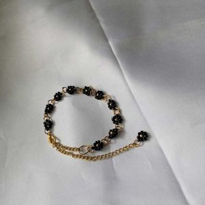 Beaded Daisy Bracelet ✨🖤