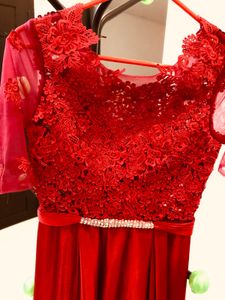 RED   ELAGENT GOWN