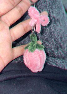 strawberry bow keychain🫶