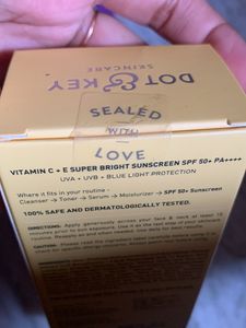 Dot &amp; key Vitamin C+ E SUPER BRIGHT SUNSCREEN