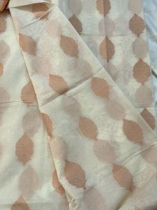 ✨ Ivory Elegance–Soft Banarasi Fabric Peach Zari