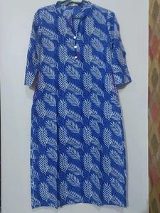 Blue Printed Cotton Kurta With Side Pockets.