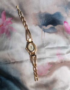 pinteresty vintage gold watch