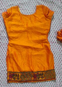 mustard and orange mix short kurti with scrunchie