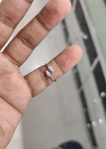 925 Sterling Silver Wth Hallmark Leaf Design Ring