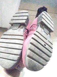 Kids Solid Snow Boots In Velvet Maroon.