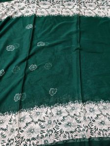 Women Green Floral Printed Georgette Saree