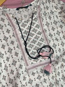 Avaasa White Printed Women
