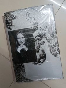 A Court Of Thrones Set