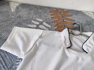 ✨ White Sports / Activewear Top – Size 34 ✨