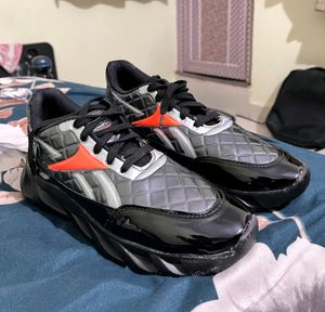 Reebok Size 9 Sneaker For Men
