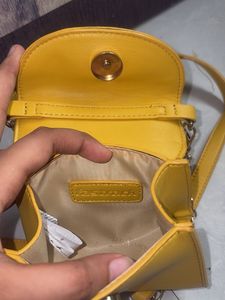 FASTRACK Women Solid Sling Bag