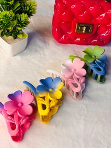 2 Cute Flower Hair Clips