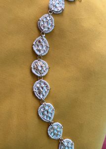 Elegant Alloy Mathapatti with Kundan Detailing