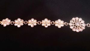 Floral matha patti