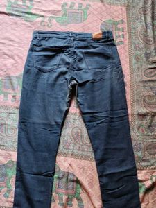 I am selling a straight leg jeans, blue, of 32inch