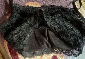 BLACK LACE PADDED BRA